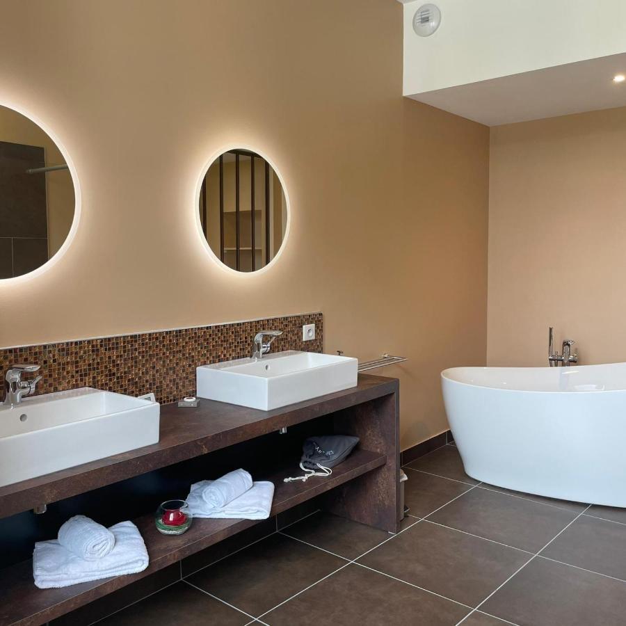 Hotel & Restaurant - Le Manoir Des Cedres - Piscine Chauffee Et Climatisation 胡菲涅克 外观 照片